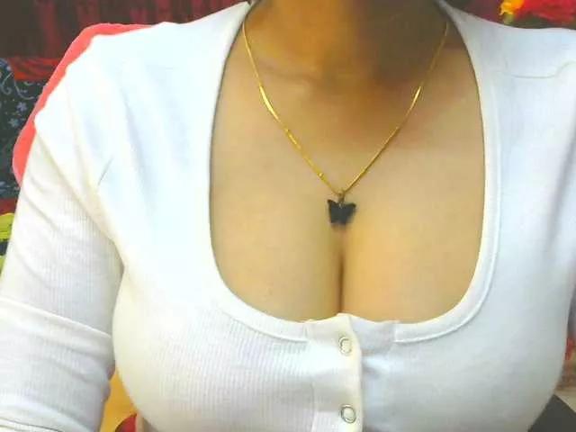 Aarju on BongaCams 