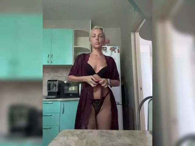 Alenaa on BongaCams 