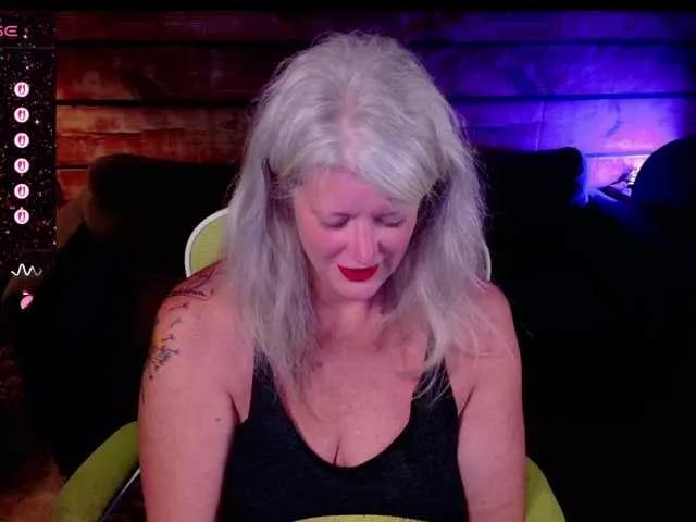 Offline Alicescuriosity on BongaCams