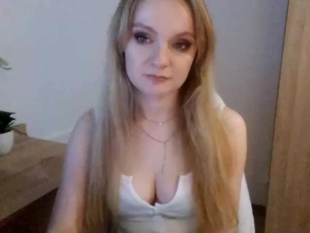 AlmaNatural on BongaCams 