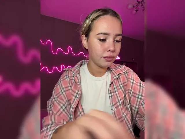 Masturbate to slutty camwhore AmyGlad AmyGlad from BongaCams