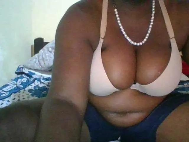 bigboobies2 from BongaCams