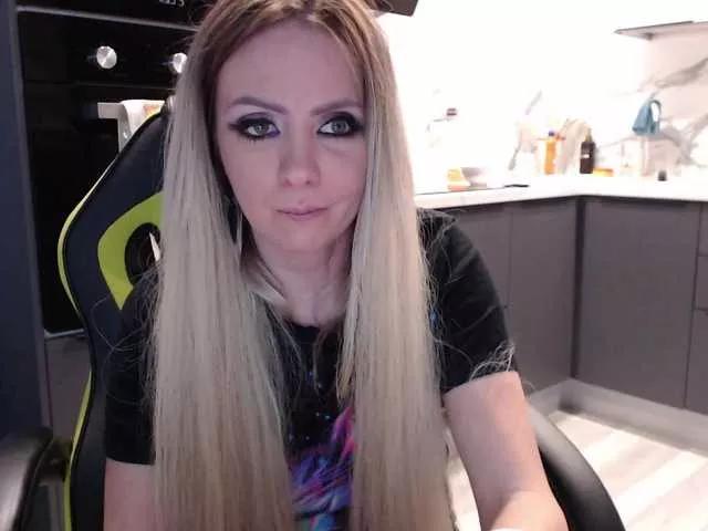 blondalina on BongaCams 