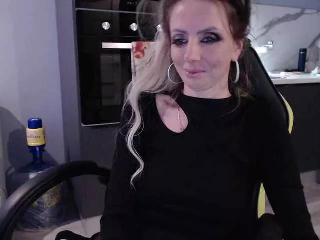 blondalina on BongaCams 