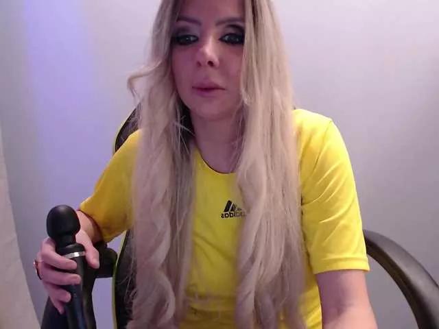 blondalina on BongaCams 