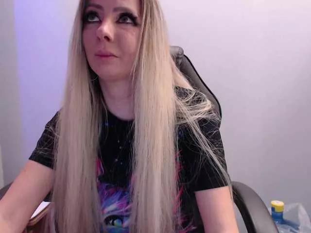 blondalina on BongaCams 