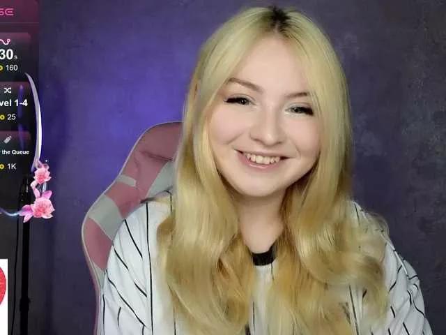 BlondeBond on BongaCams 