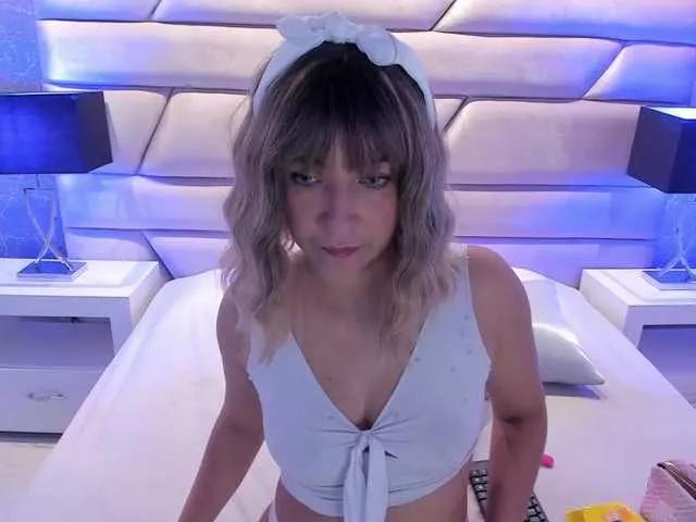 BrianaWalsh on BongaCams 