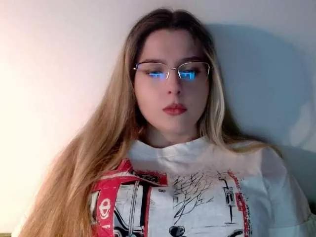 BritneyBlond on BongaCams 