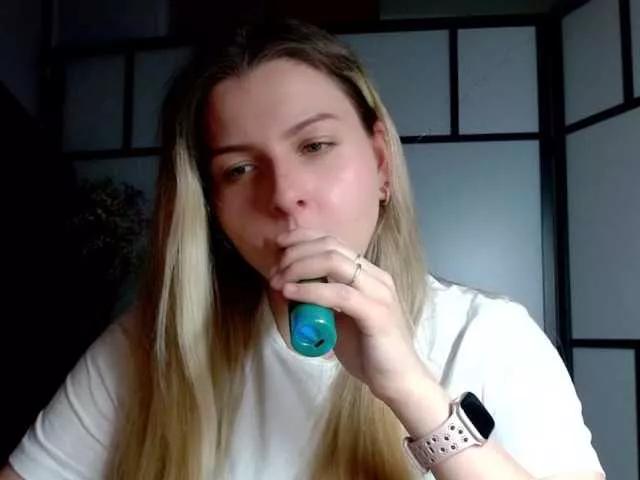 BritneyBlond on BongaCams 