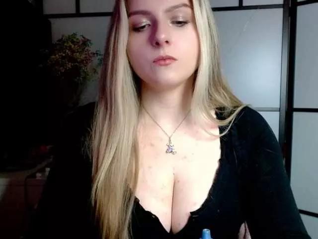 BritneyBlond on BongaCams 