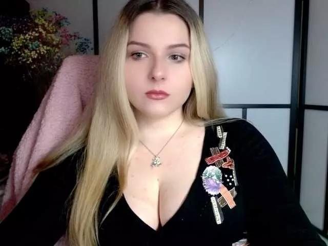 BritneyBlond on BongaCams 