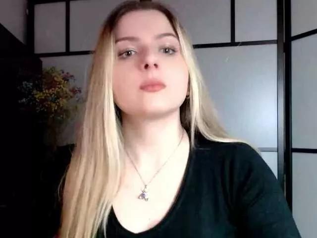 BritneyBlond on BongaCams 