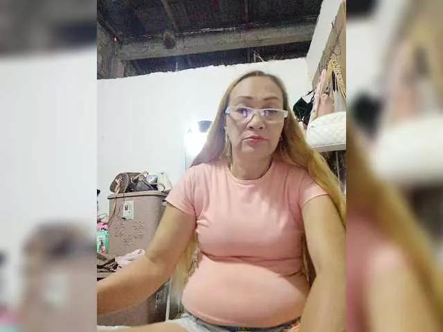 cherrywhite03 on BongaCams 