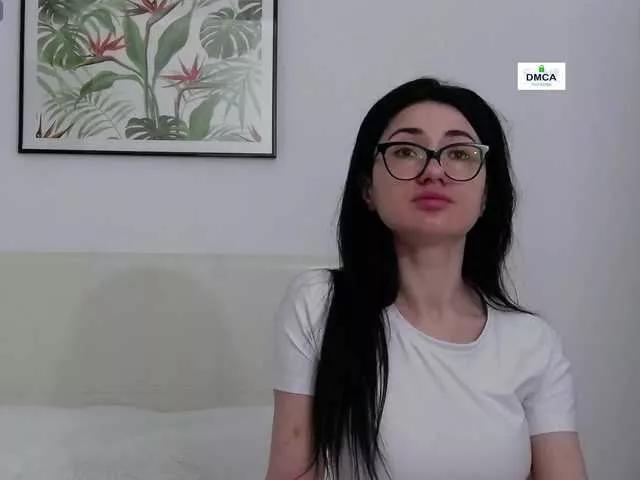 Chiaralovee on BongaCams 