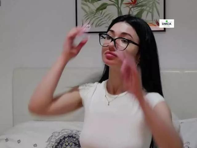 Chiaralovee on BongaCams 
