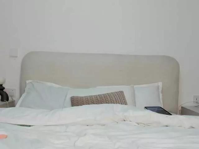 Cinnamon-Lips on BongaCams 