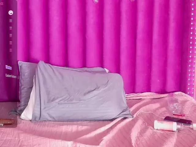 Freechat curvybrunnett on BongaCams