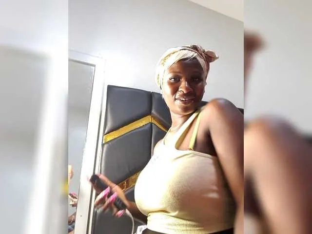 Curvyreen from BongaCams