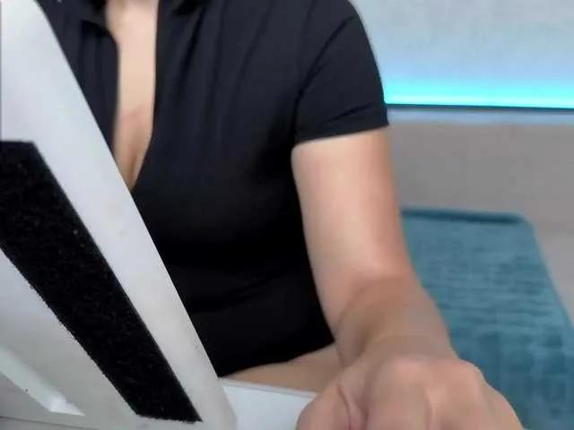 Sweet Danielea wants you to fuck her body now Danielea from BongaCams