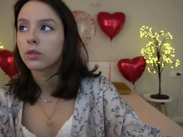 Freechat DiamoLips on BongaCams