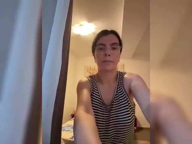 Elinor21 on BongaCams 