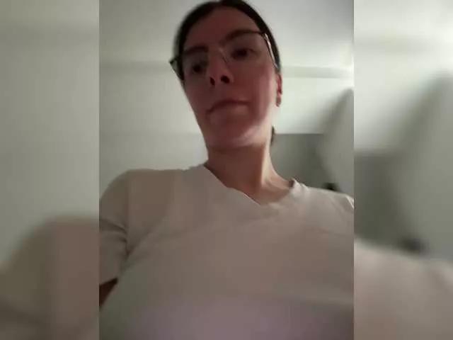 Elinor21 on BongaCams 