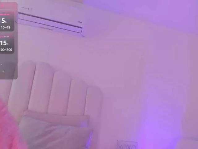 EmilyVahos on BongaCams 