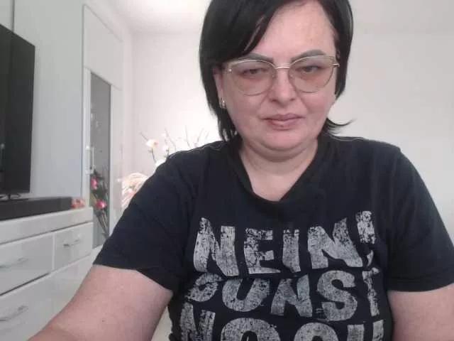 Emyllywhite on BongaCams 
