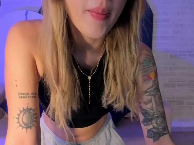 EveBenson on BongaCams 