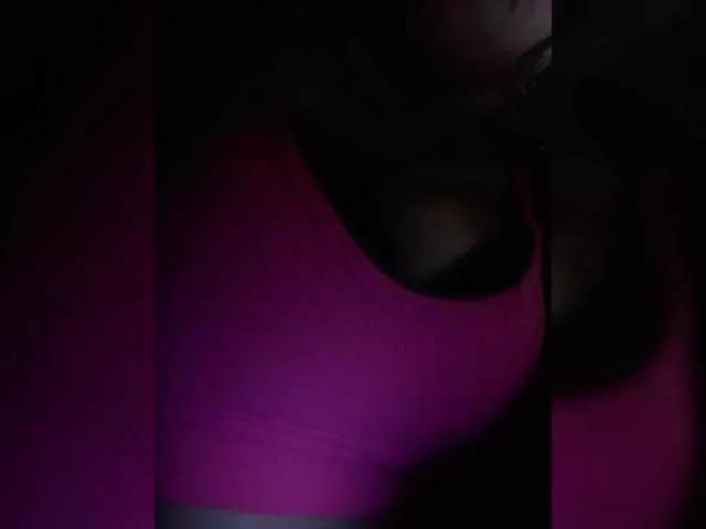 Offline EveHugs on BongaCams