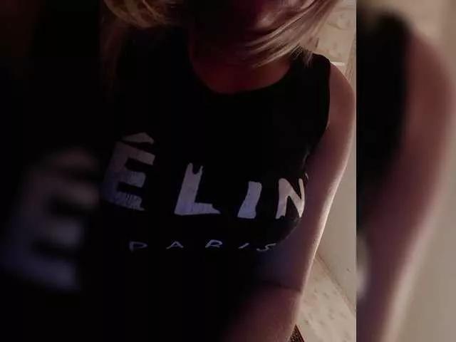 Offline EveHugs on BongaCams