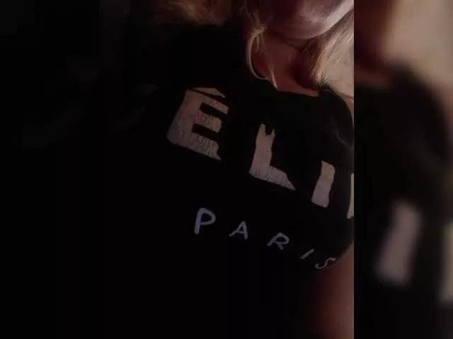 Offline EveHugs on BongaCams