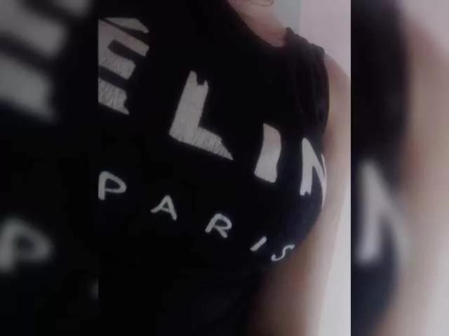 Offline EveHugs on BongaCams