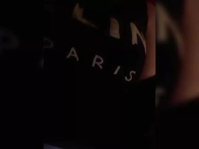 Offline EveHugs on BongaCams