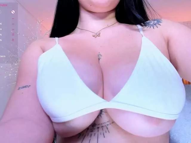 Gia-lowry on BongaCams 