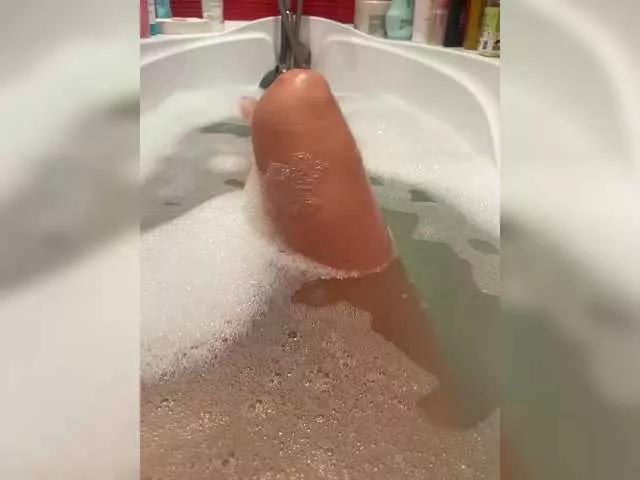 Offline Heleni22 on BongaCams