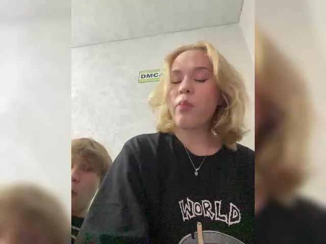 HoneySavage on BongaCams 