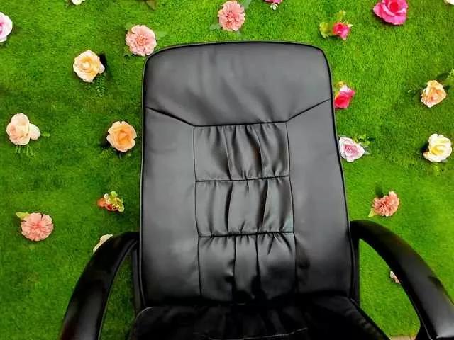 HugeTittiess on BongaCams 