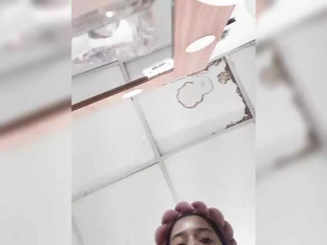 isa-queen on BongaCams 