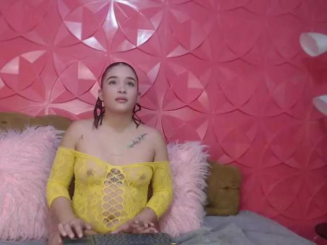 Slutty IsaWilliams wants you to fuck her body now IsaWilliams from BongaCams