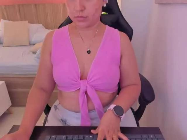 izaro22 on BongaCams 