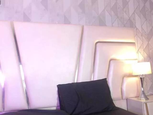 JoyceHill on BongaCams 