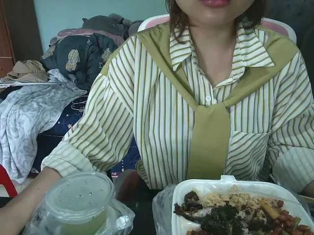 Offline Julia98 on BongaCams