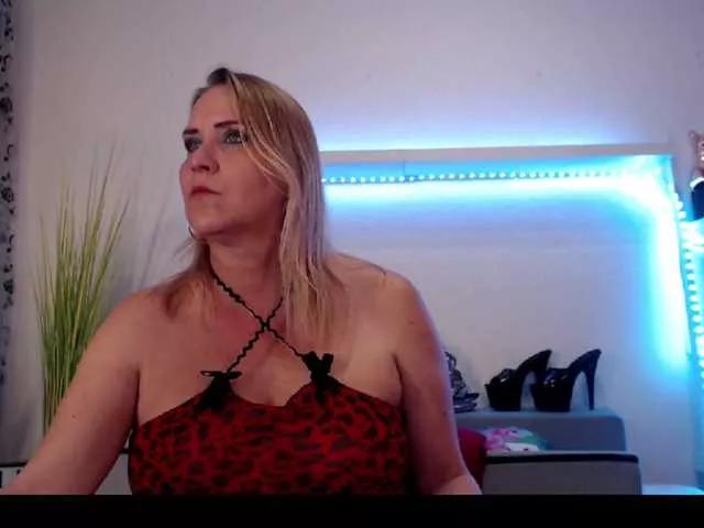 JuliaPink on BongaCams 