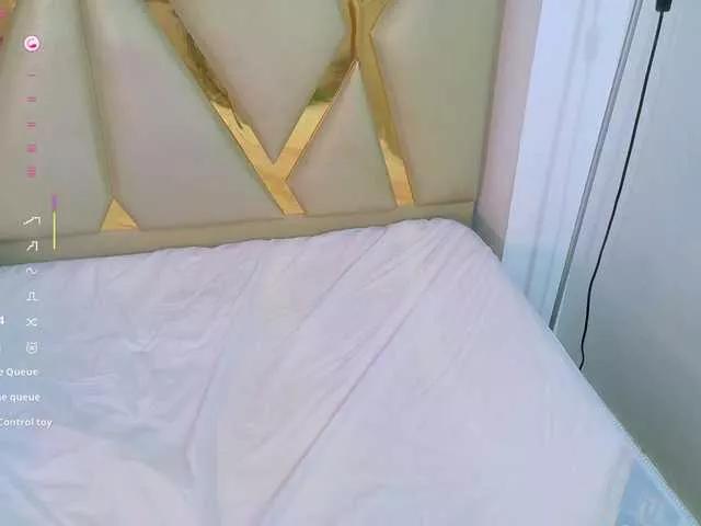 kinkyhousewifee on BongaCams 