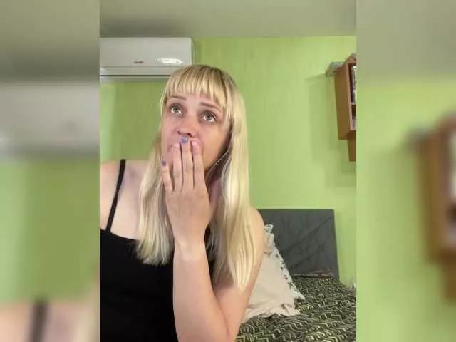 Kira2025 on BongaCams 