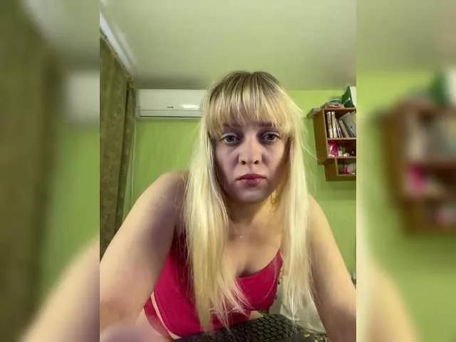 Kira2025 on BongaCams 