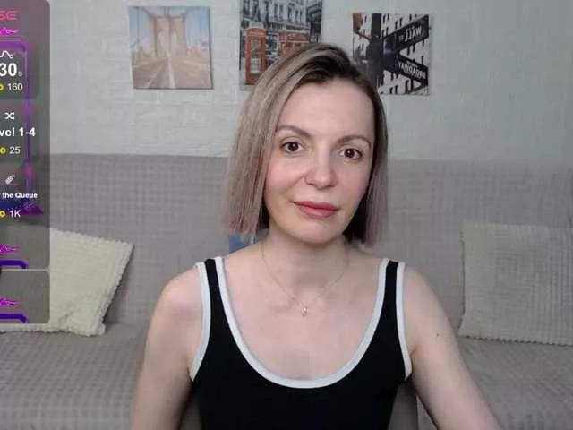 Offline Kiramarta on BongaCams