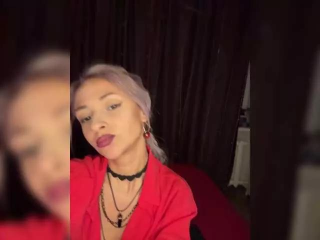 KiraWhite on BongaCams 